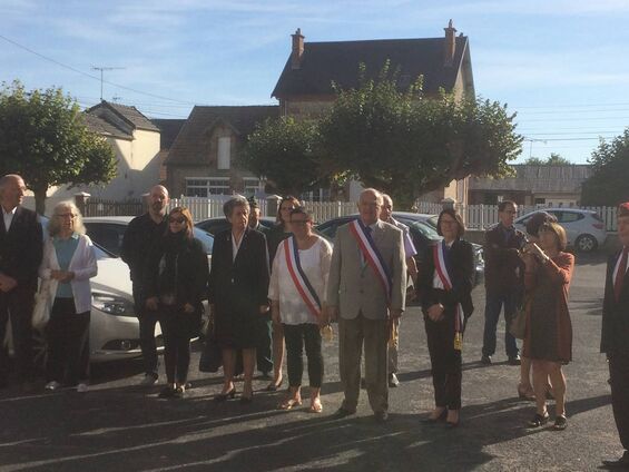 L'association Franco Américaine et les élus place du Général de Gaulle à Pontavert. Dépot de Gerbe à Pontavert 16/09/2018