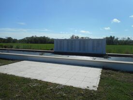 Cimetière militaire, le monument