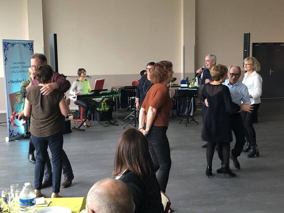 Seul ou en couple, tout le monde danse