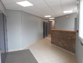 Couloir entrée et bar salle polyvalente