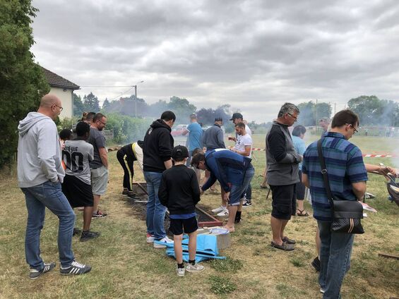 Ça se bouscule autour des barbecues
