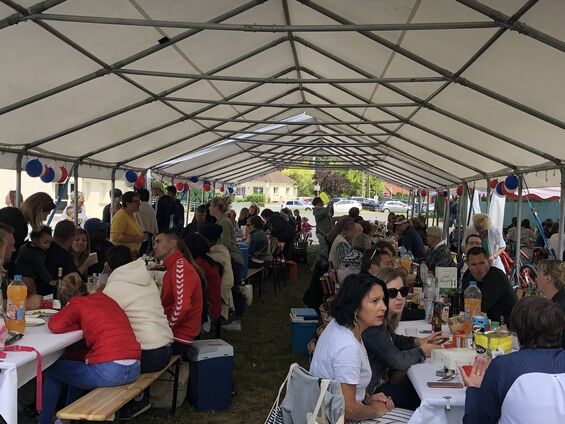 Tout le monde est à table