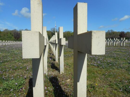 Les croix, cimetière militaire de Pontavert