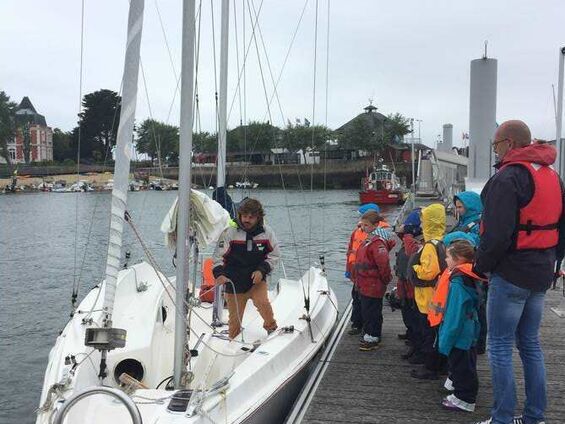 Les marins en herbe, attentifs aux manoeuvres