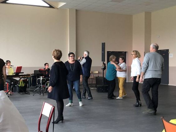 C'est parti pour une après-midi danse et éclats de rire