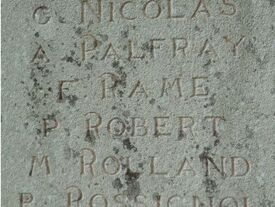 Quelques noms gravés, monument de Beaumarais